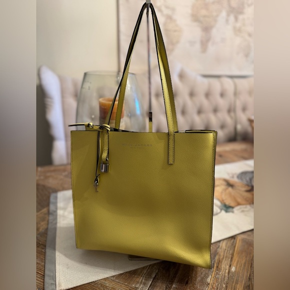 Marc Jacobs Handbags - Marc Jacobs Tote